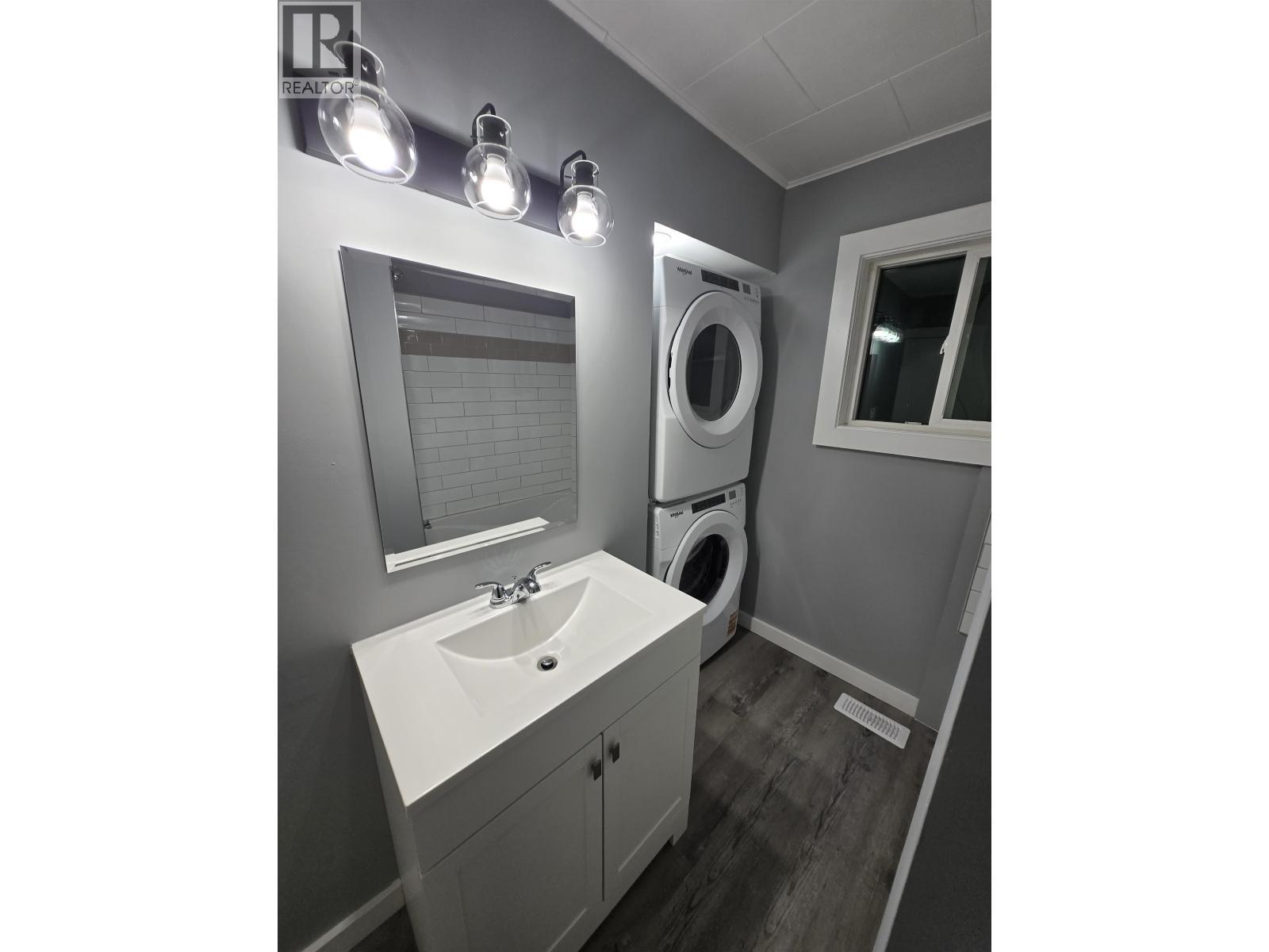 1847 Maple Drive, Quesnel, BC - Indoor Photo Showing Laundry Room