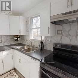 259 Ross Avenue, Kitchener, ON - Indoor Photo Showing Kitchen With Double Sink