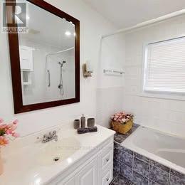 259 Ross Avenue, Kitchener, ON - Indoor Photo Showing Bathroom