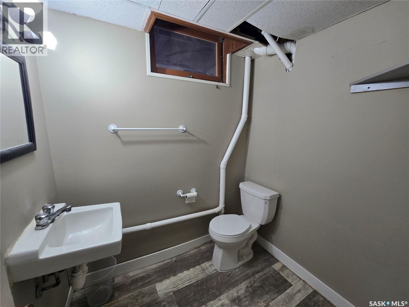 719 Main Street, Kipling, SK - Indoor Photo Showing Bathroom