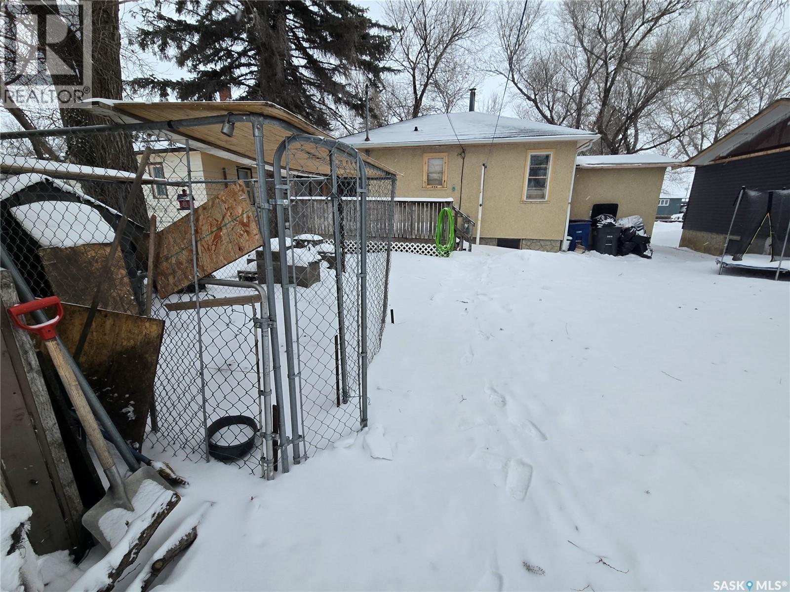 719 Main Street, Kipling, SK - Outdoor With Exterior