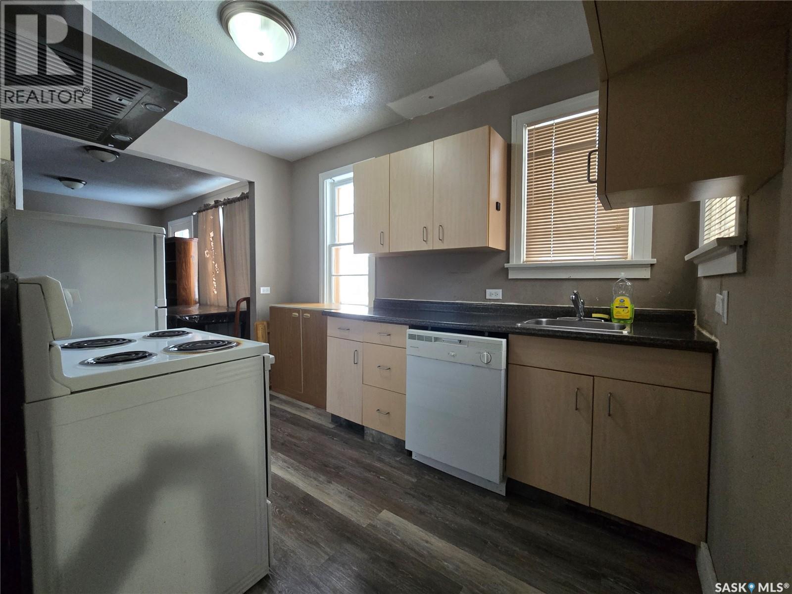 719 Main Street, Kipling, SK - Indoor Photo Showing Kitchen