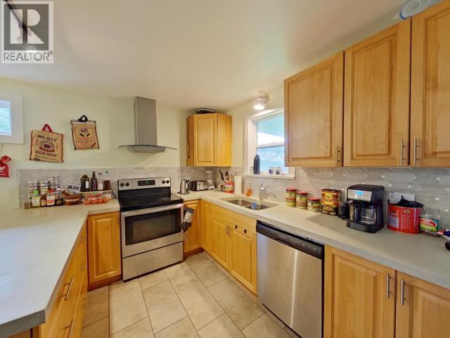 4219 Joyce Ave, Powell River, BC - Indoor Photo Showing Kitchen With Double Sink