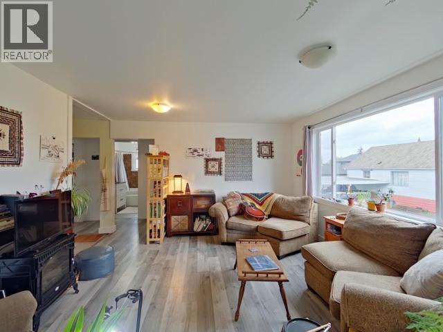 4219 Joyce Ave, Powell River, BC - Indoor Photo Showing Living Room