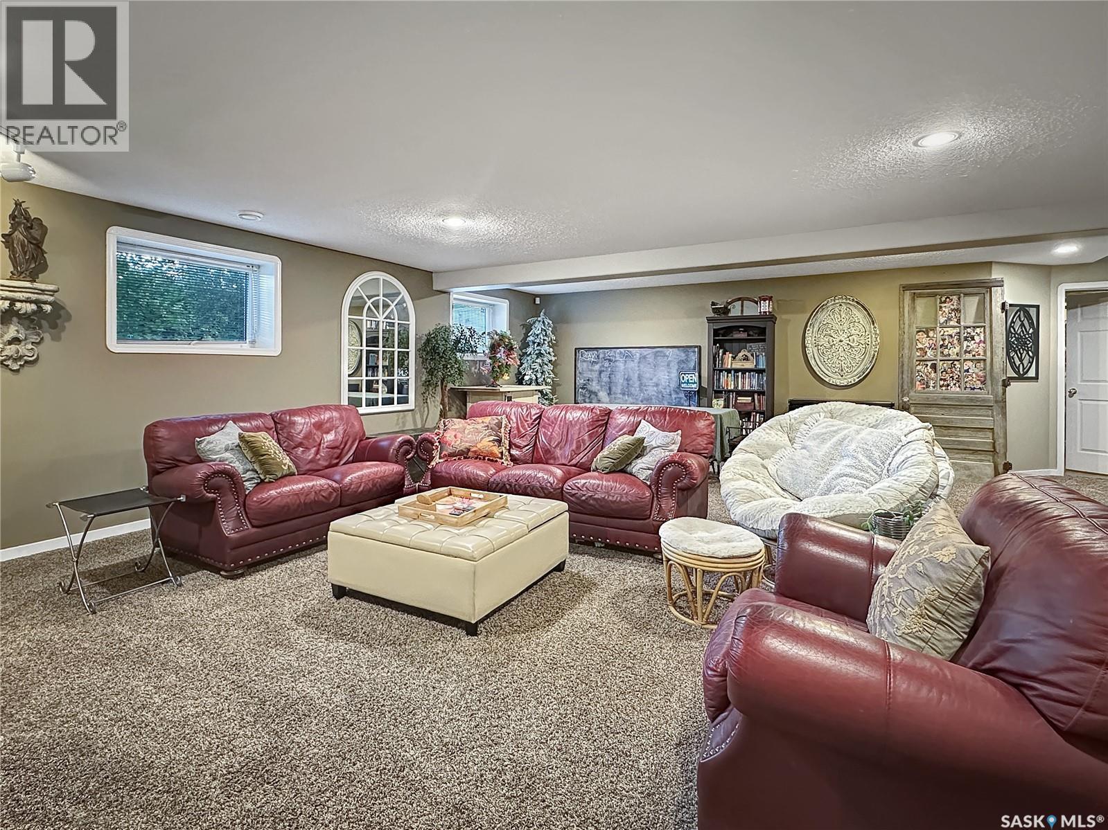 110 Sunset Crescent, Balcarres, SK - Indoor Photo Showing Living Room