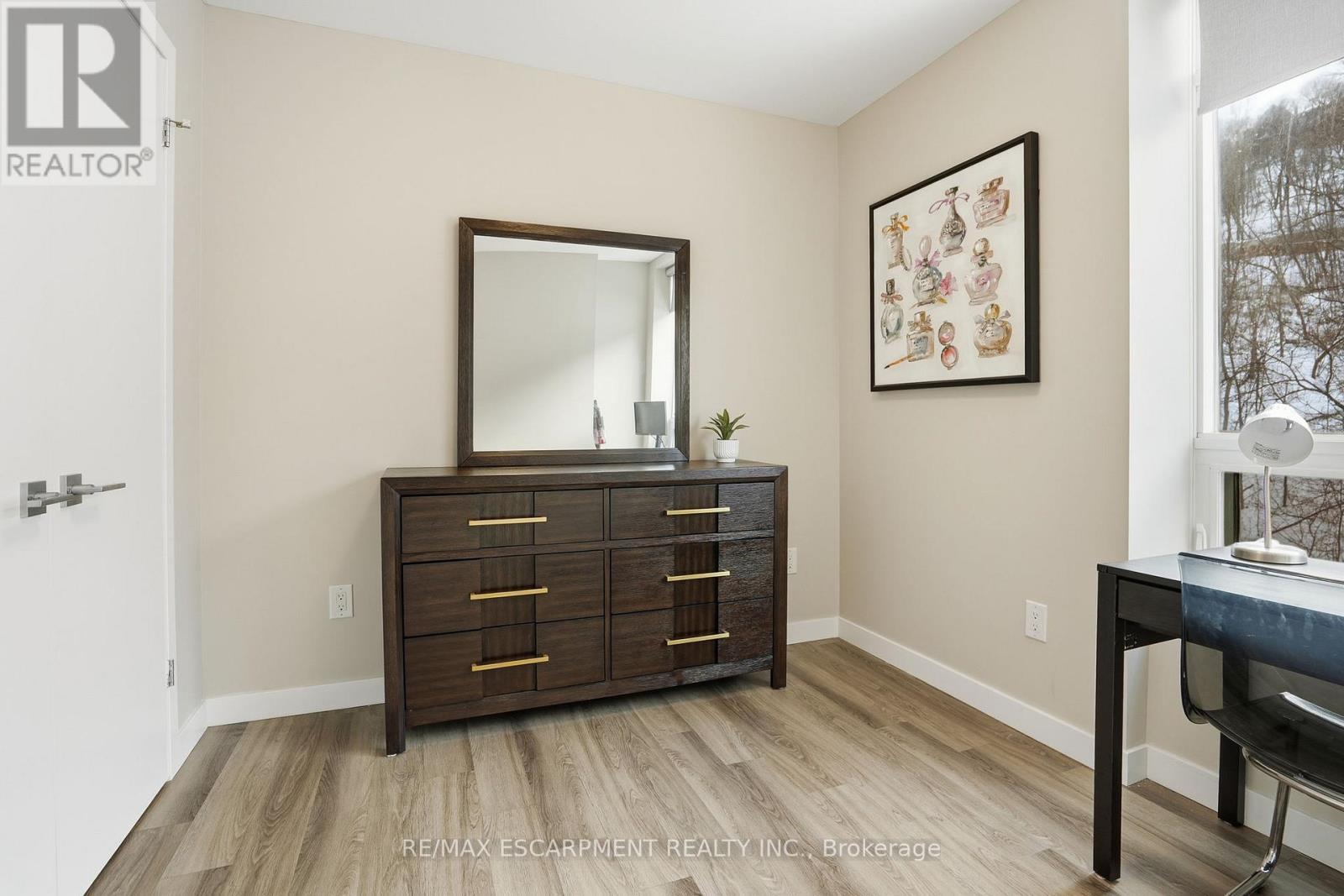 308 - 455 Charlton Avenue, Hamilton, ON - Indoor