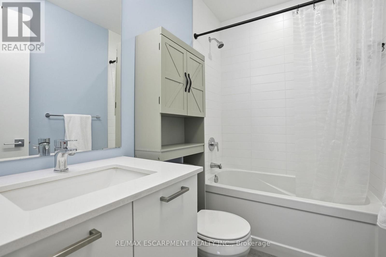 308 - 455 Charlton Avenue, Hamilton, ON - Indoor Photo Showing Bathroom