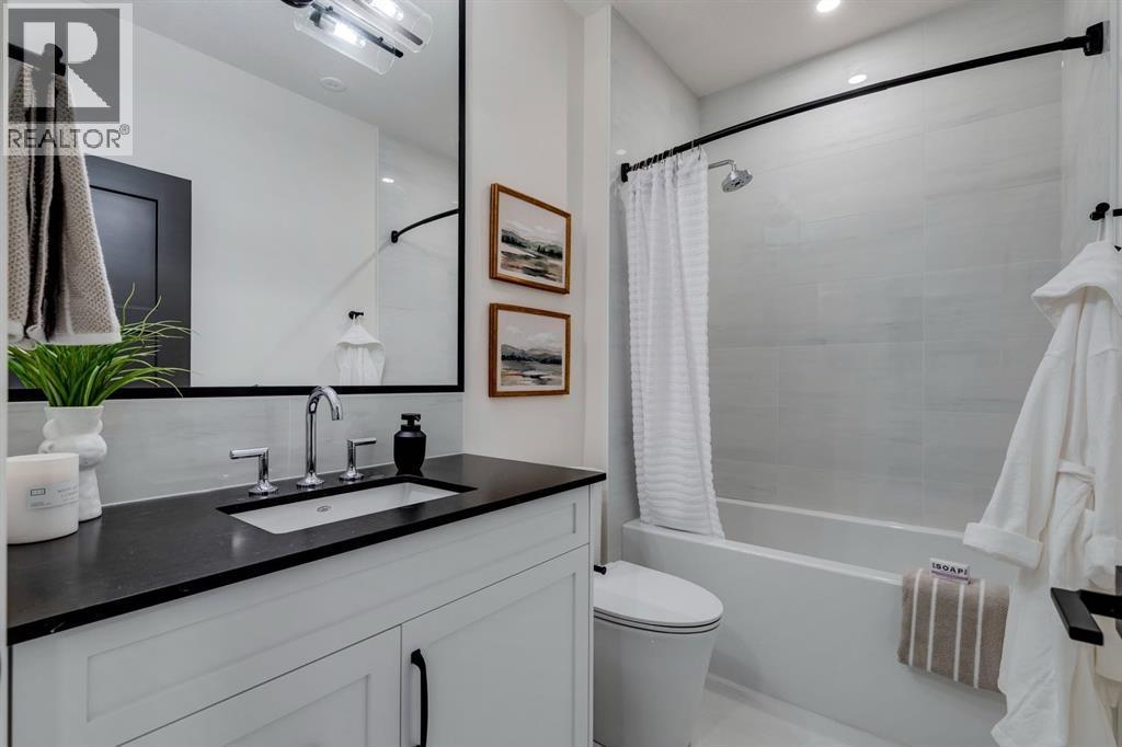 11 Normandy Lane Sw, Calgary, AB - Indoor Photo Showing Bathroom