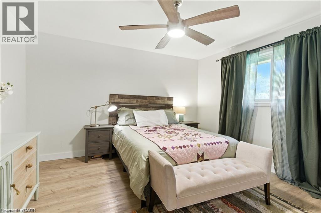 19 Wallace Place, Caledonia, ON - Indoor Photo Showing Bedroom