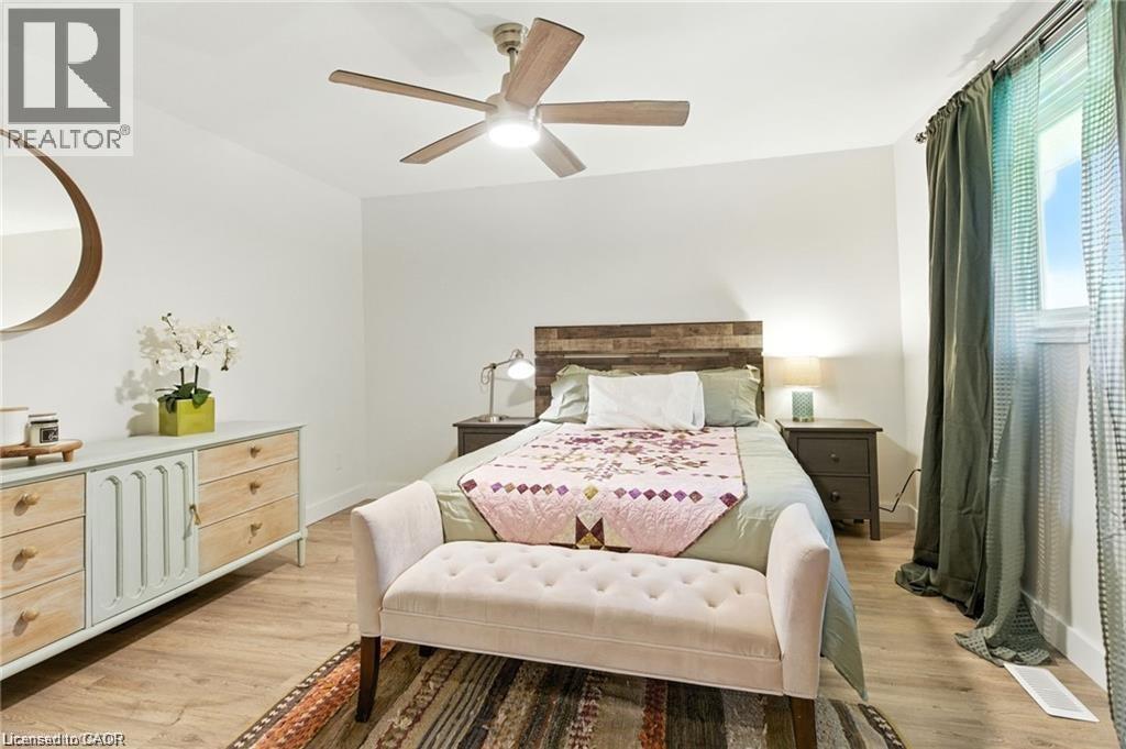 19 Wallace Place, Caledonia, ON - Indoor Photo Showing Bedroom
