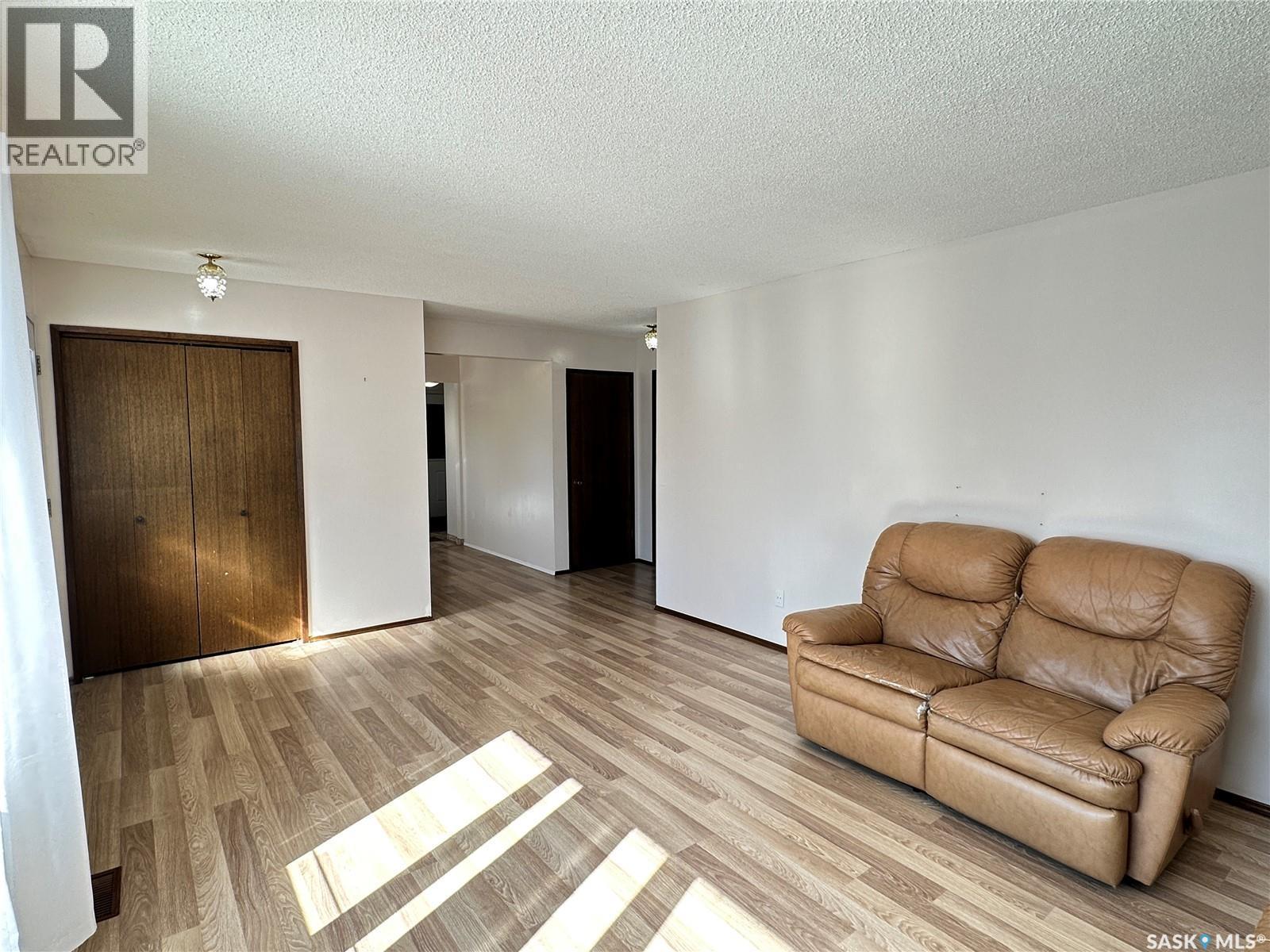 44 Campbell Place, Clavet, SK - Indoor Photo Showing Living Room