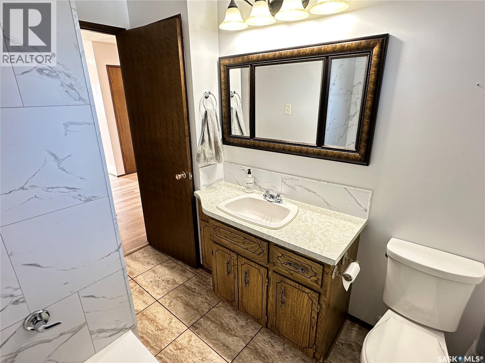 44 Campbell Place, Clavet, SK - Indoor Photo Showing Bathroom