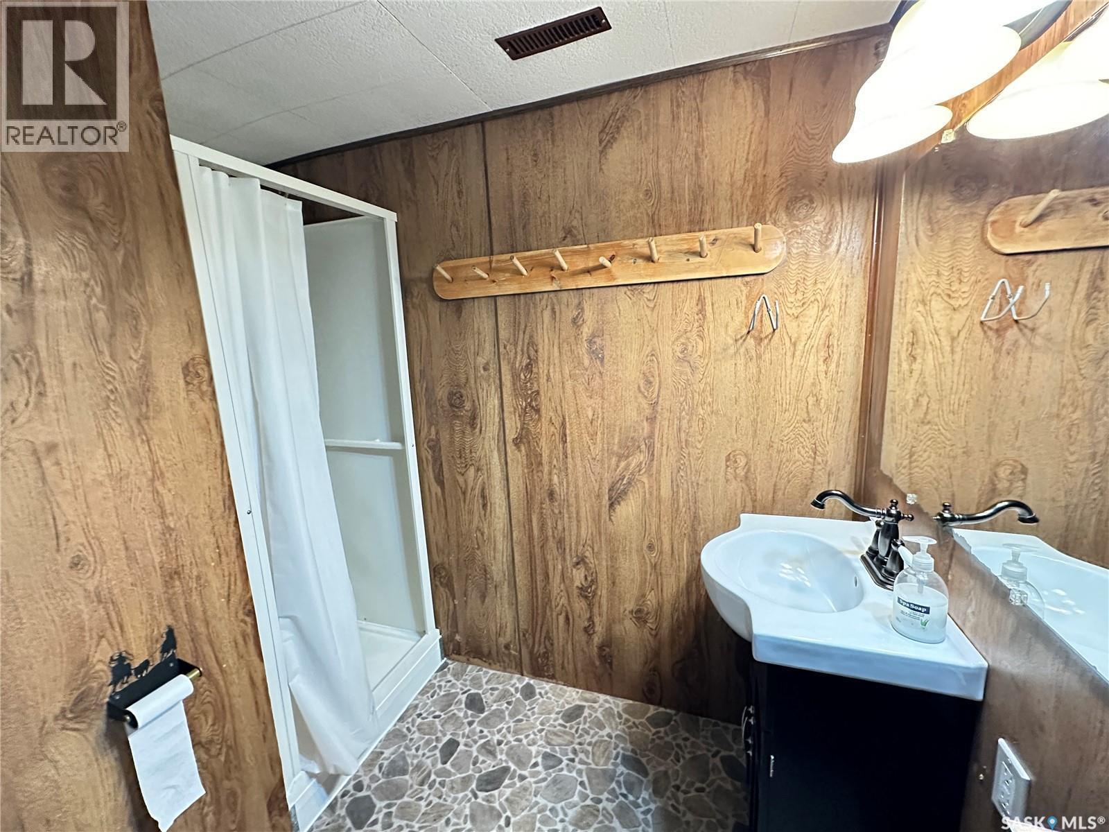 44 Campbell Place, Clavet, SK - Indoor Photo Showing Bathroom
