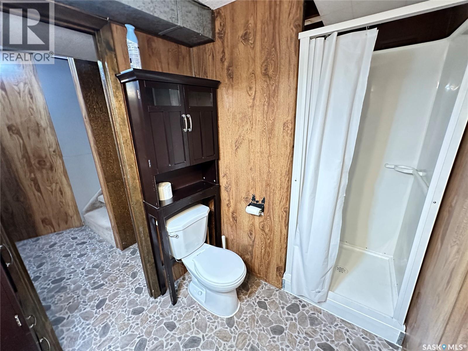 44 Campbell Place, Clavet, SK - Indoor Photo Showing Bathroom