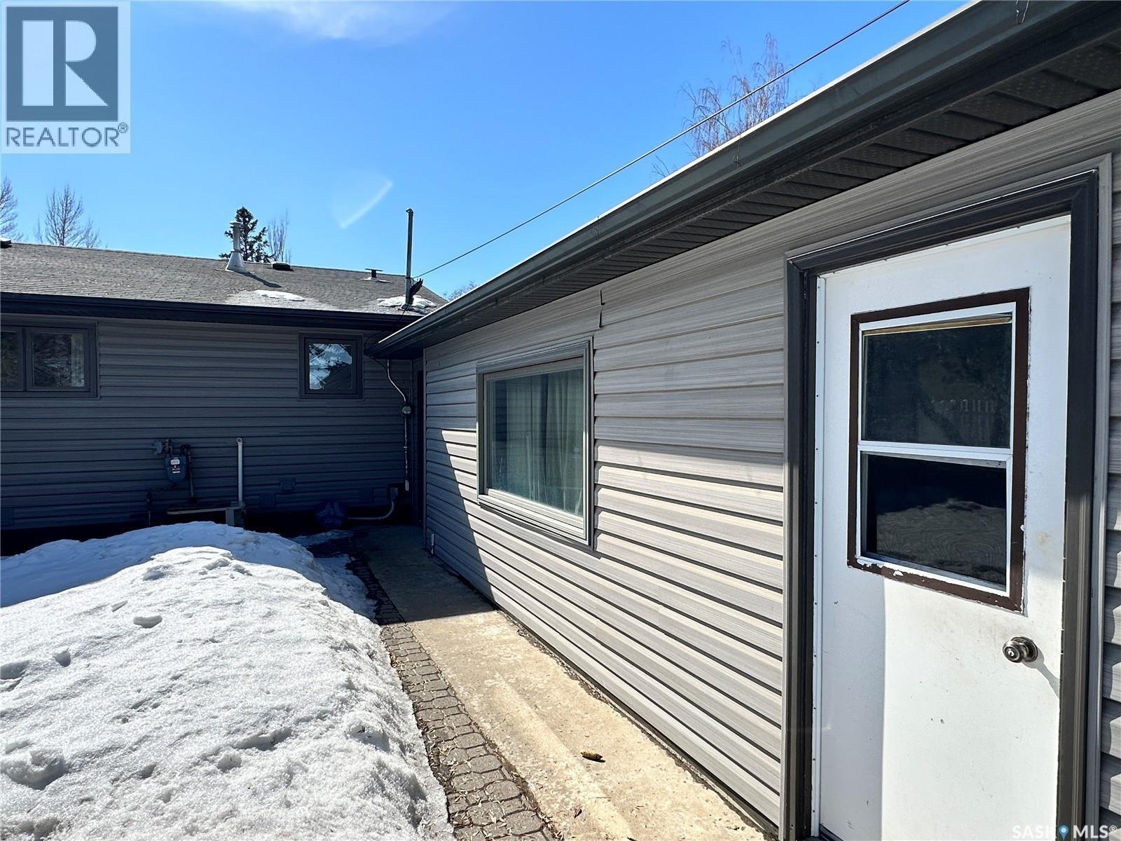 44 Campbell Place, Clavet, SK - Outdoor With Exterior