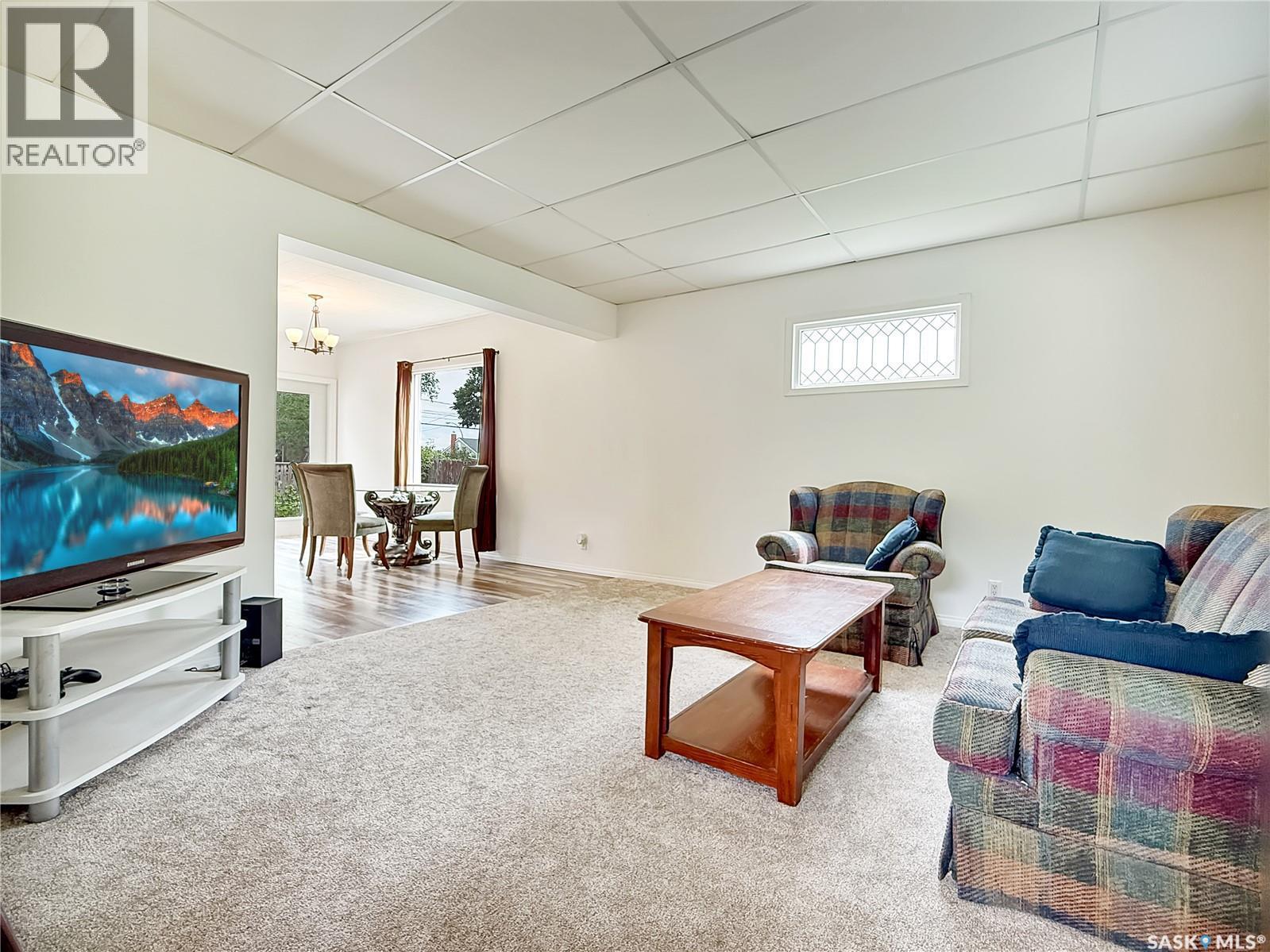 371 6Th Avenue Nw, Swift Current, SK - Indoor