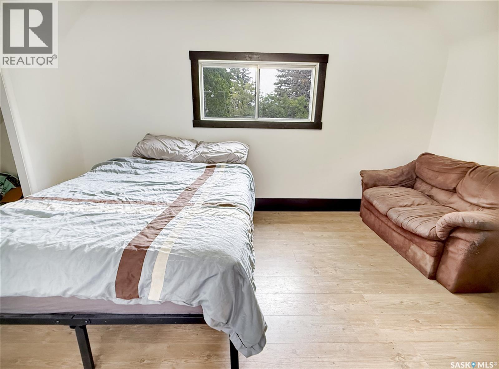 371 6Th Avenue Nw, Swift Current, SK - Indoor Photo Showing Bedroom