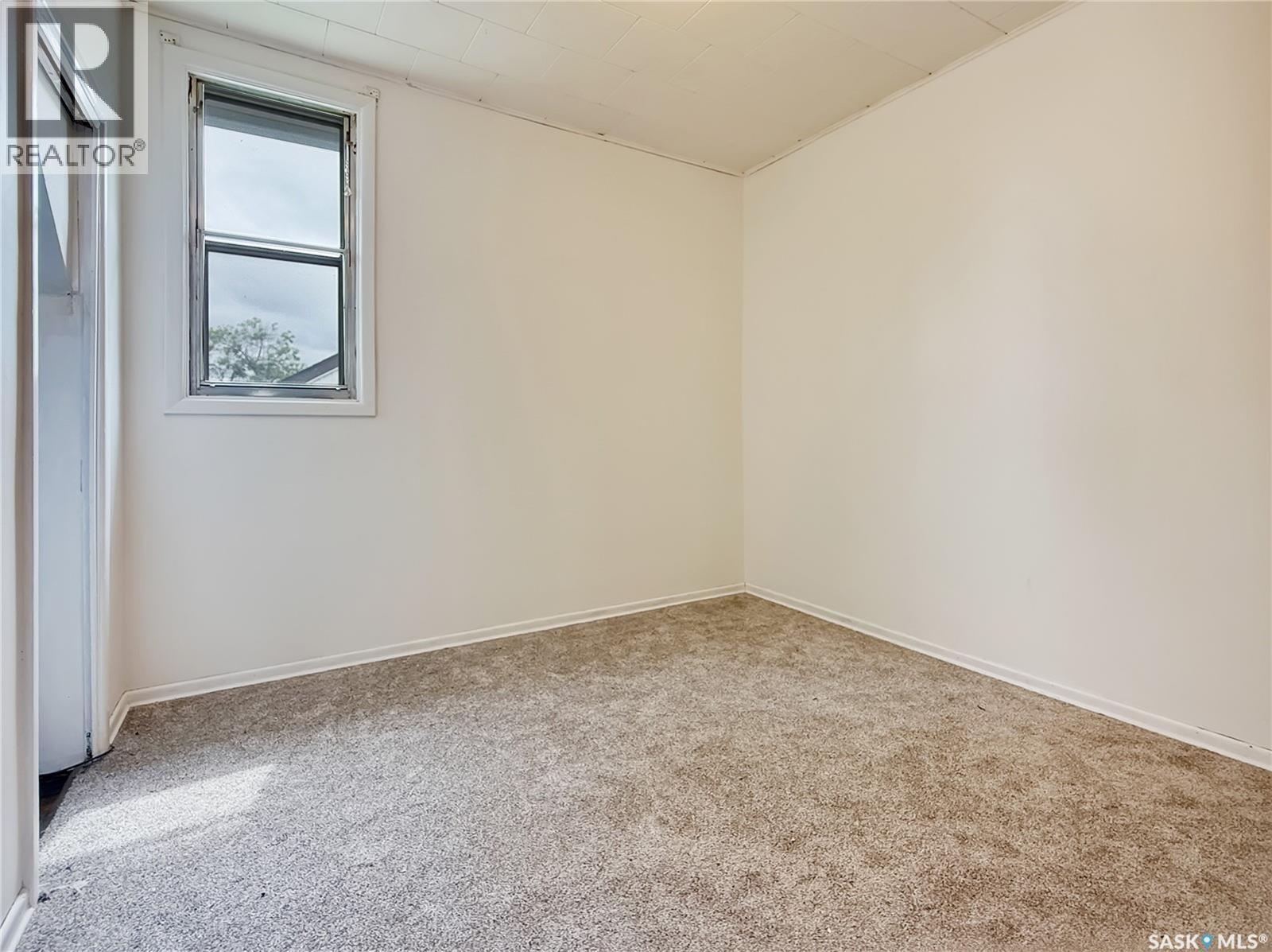 371 6Th Avenue Nw, Swift Current, SK - Indoor Photo Showing Other Room