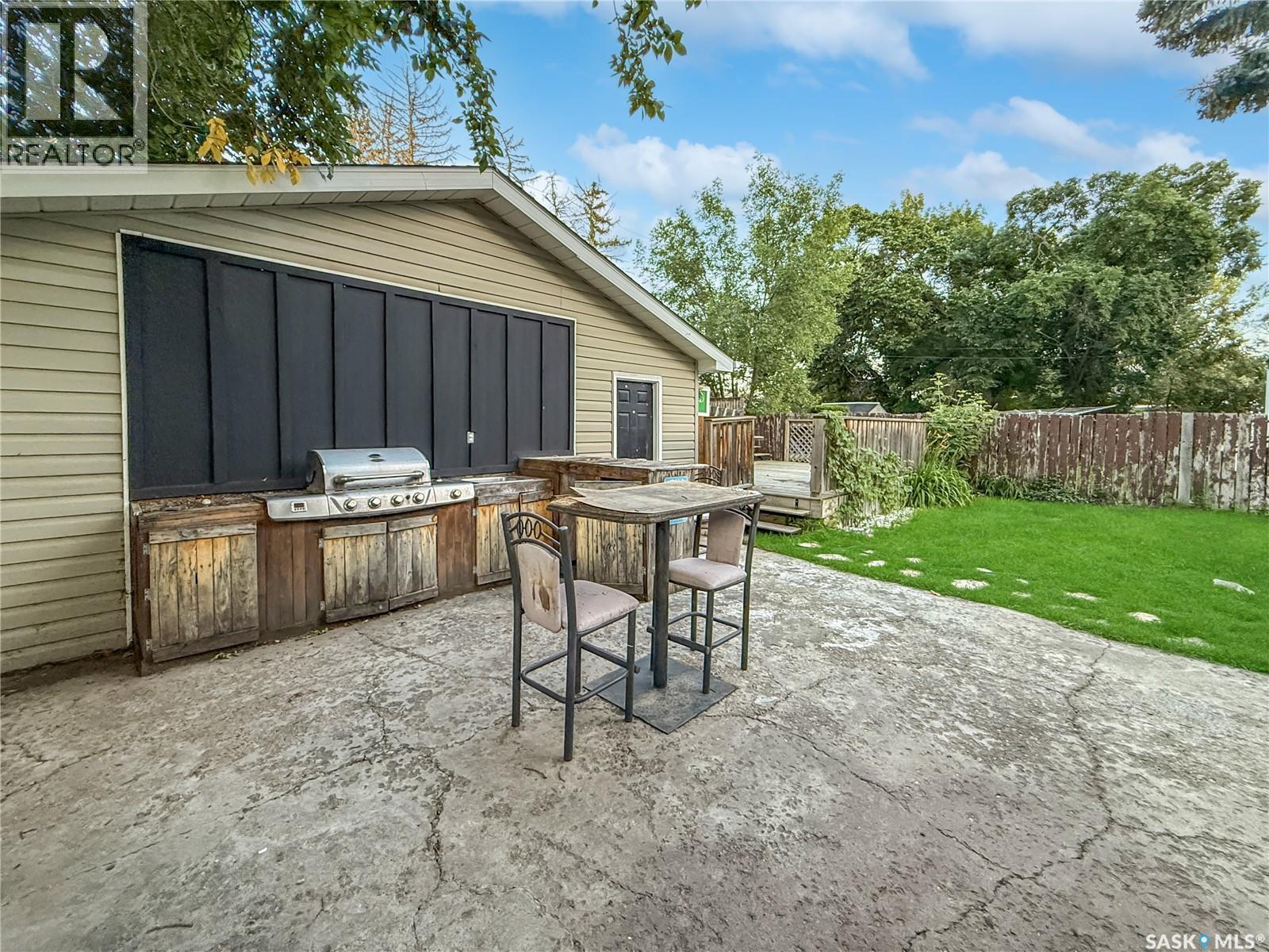 371 6Th Avenue Nw, Swift Current, SK - Outdoor