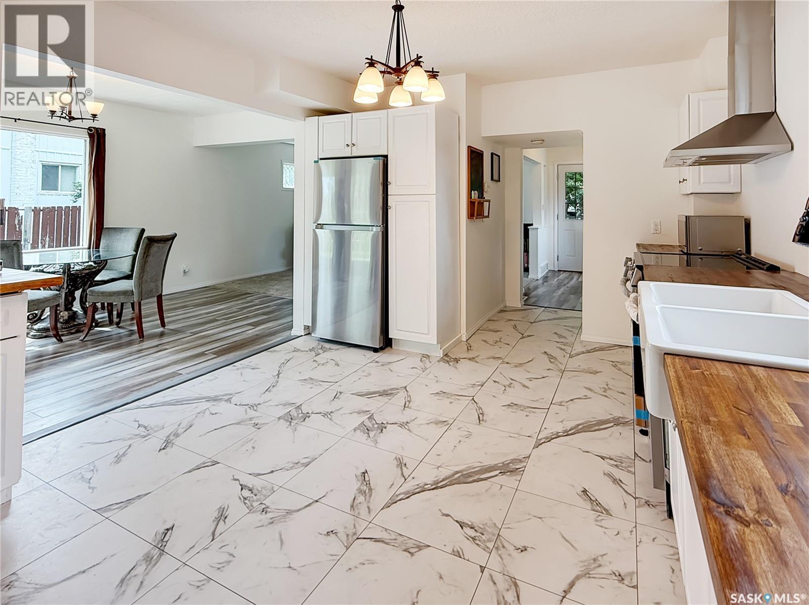 371 6Th Avenue Nw, Swift Current, SK - Indoor