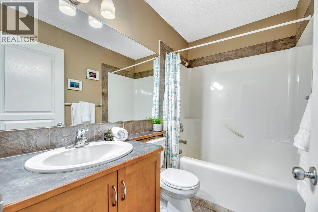 360 Parkmere Green, Chestermere, AB - Indoor Photo Showing Bathroom
