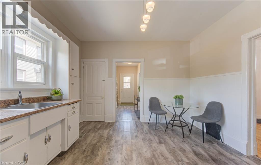 229 Lancaster Street E, Kitchener, ON - Indoor