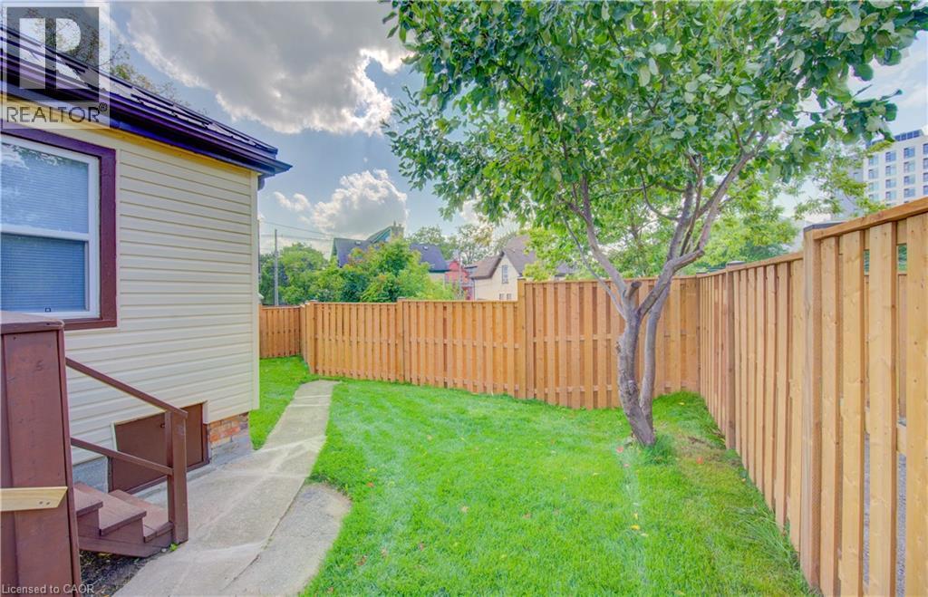 229 Lancaster Street E, Kitchener, ON - Outdoor