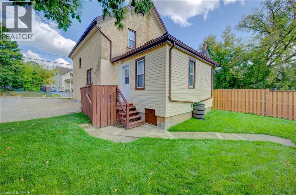 229 Lancaster Street E, Kitchener, ON - Outdoor