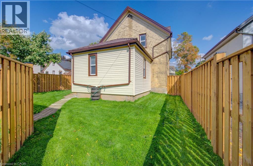 229 Lancaster Street E, Kitchener, ON - Outdoor With Exterior