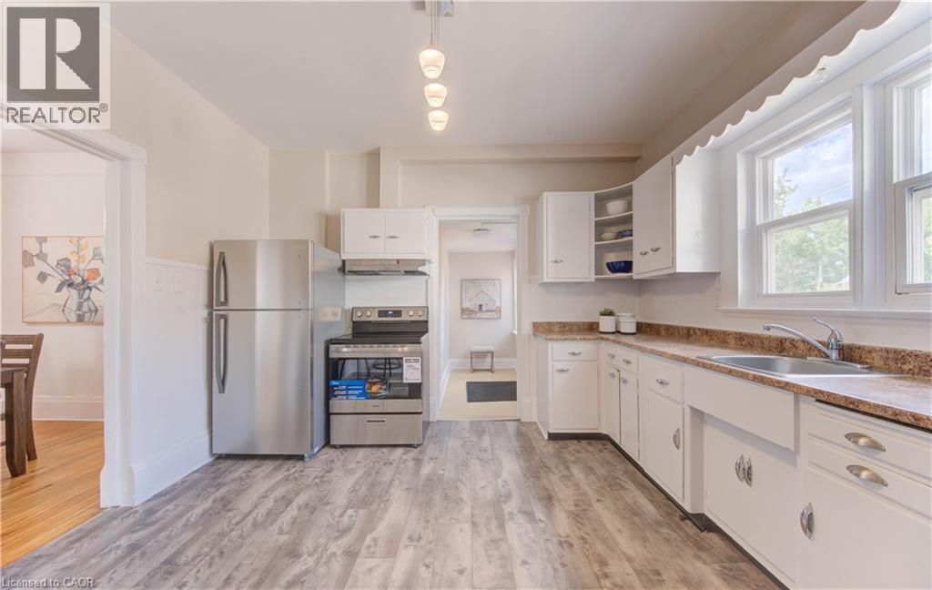 229 Lancaster Street E, Kitchener, ON - Indoor Photo Showing Kitchen