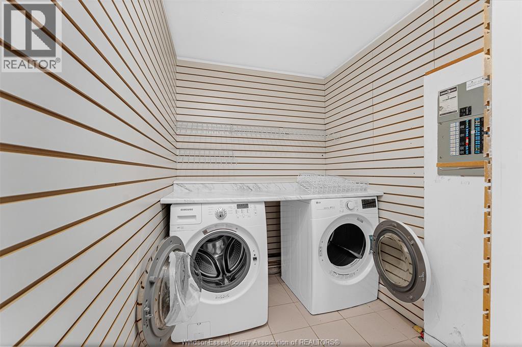 156 Edgewater, Tecumseh, ON - Indoor Photo Showing Laundry Room