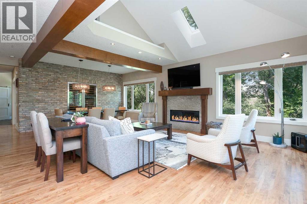 664 29 Avenue Nw, Calgary, AB - Indoor Photo Showing Living Room With Fireplace