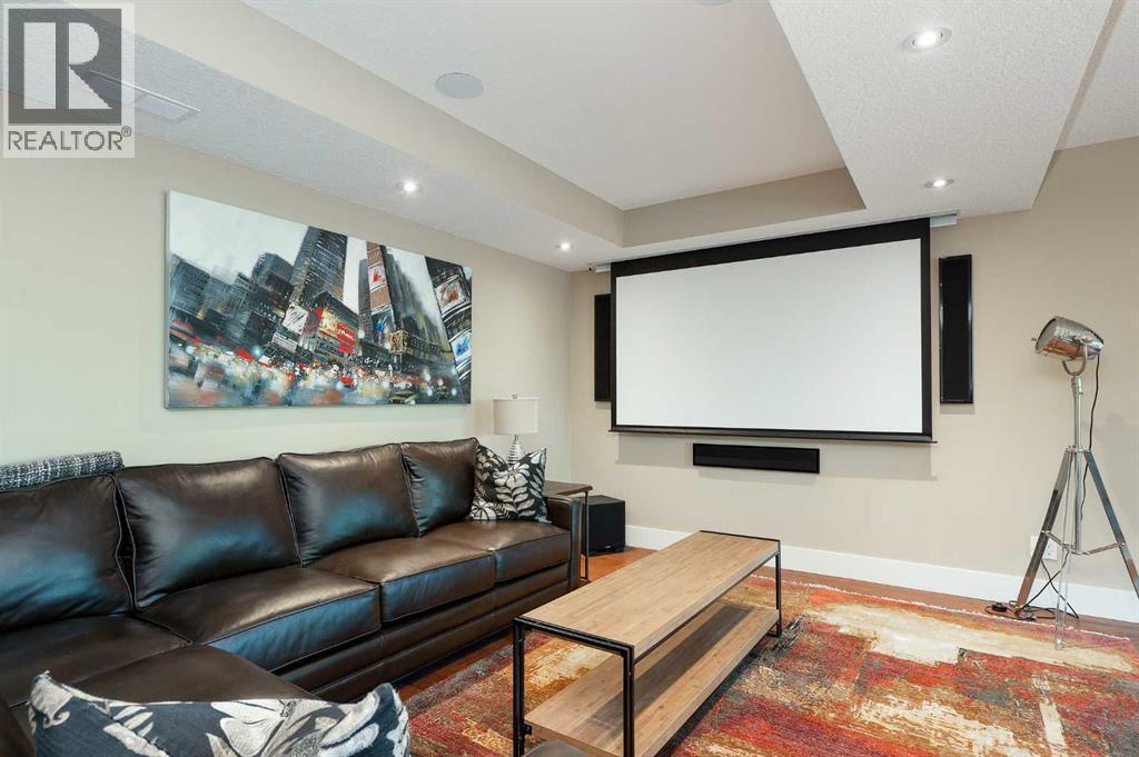 664 29 Avenue Nw, Calgary, AB - Indoor Photo Showing Living Room