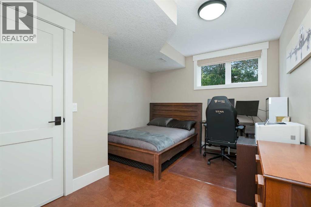 664 29 Avenue Nw, Calgary, AB - Indoor Photo Showing Bedroom