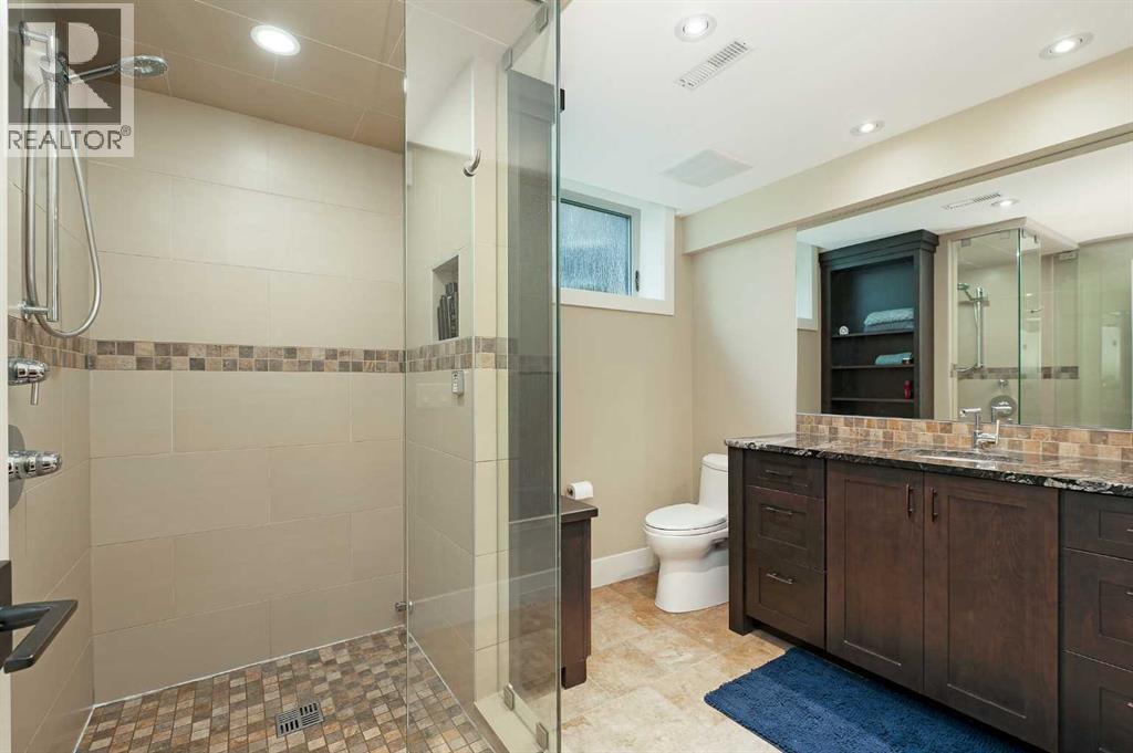 664 29 Avenue Nw, Calgary, AB - Indoor Photo Showing Bathroom