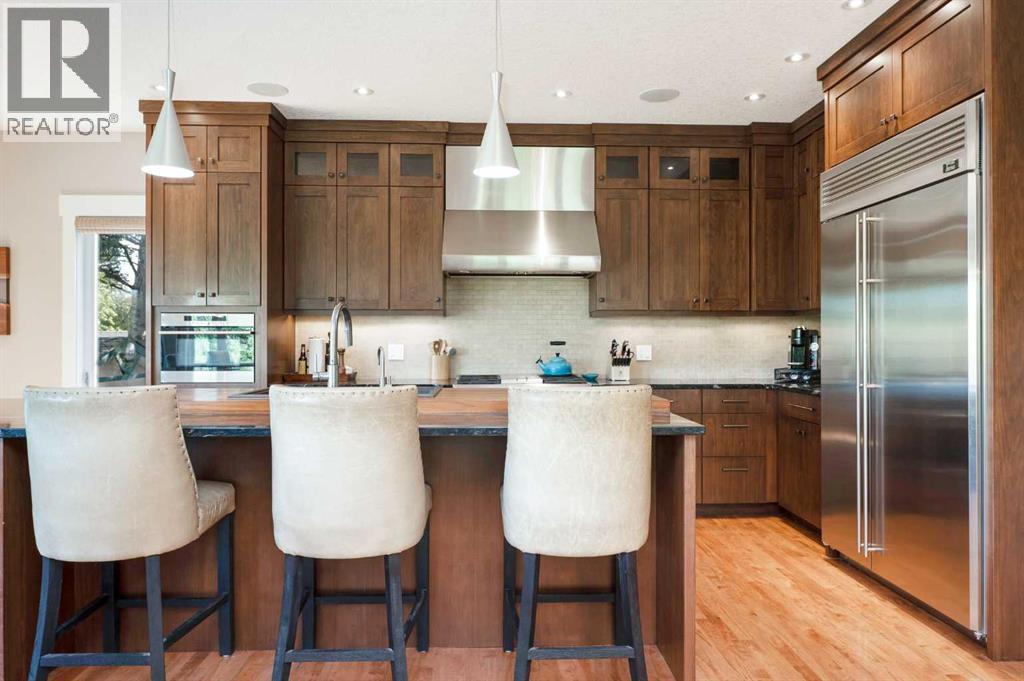 664 29 Avenue Nw, Calgary, AB - Indoor Photo Showing Kitchen With Stainless Steel Kitchen With Upgraded Kitchen
