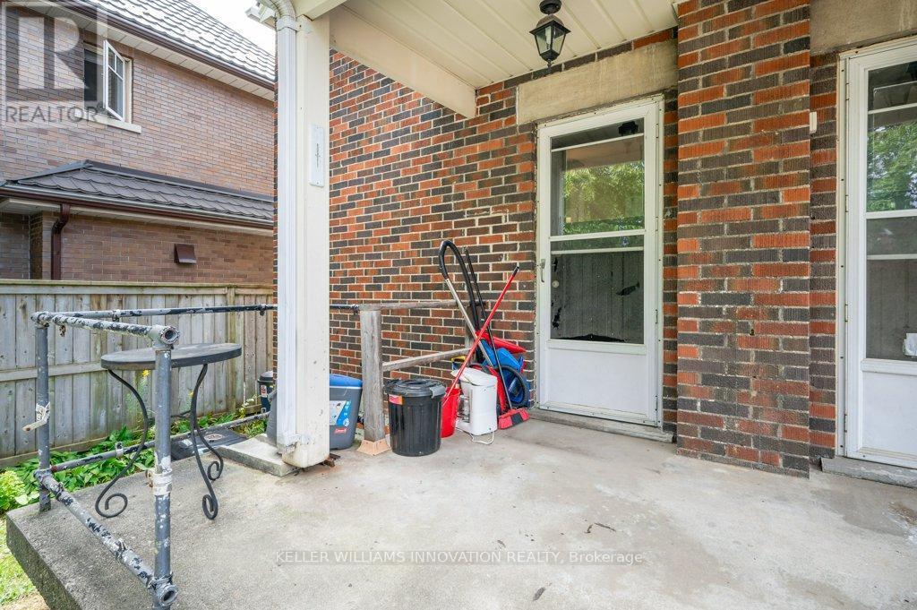 52 Avondale Avenue S, Waterloo, ON - Outdoor With Exterior
