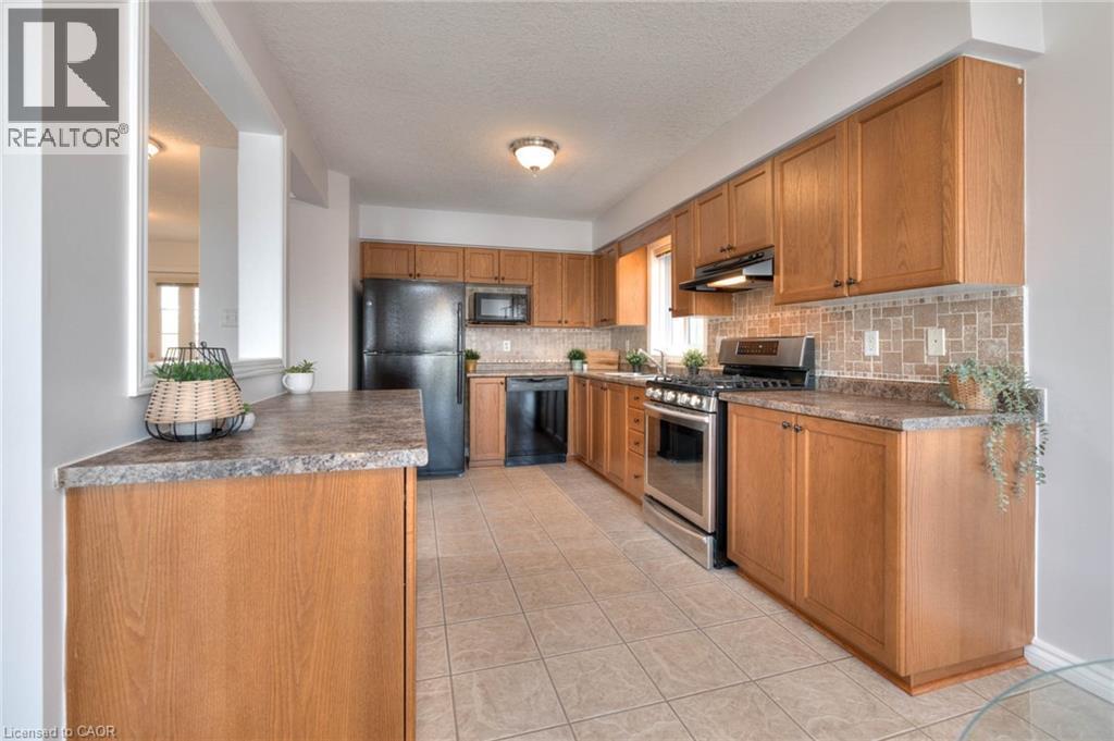 38 Heatherwood Place, Kitchener, ON - Indoor Photo Showing Kitchen
