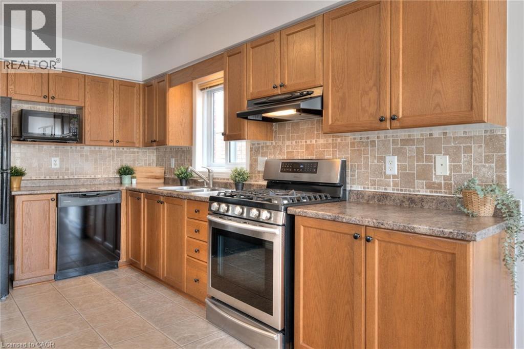 38 Heatherwood Place, Kitchener, ON - Indoor Photo Showing Kitchen