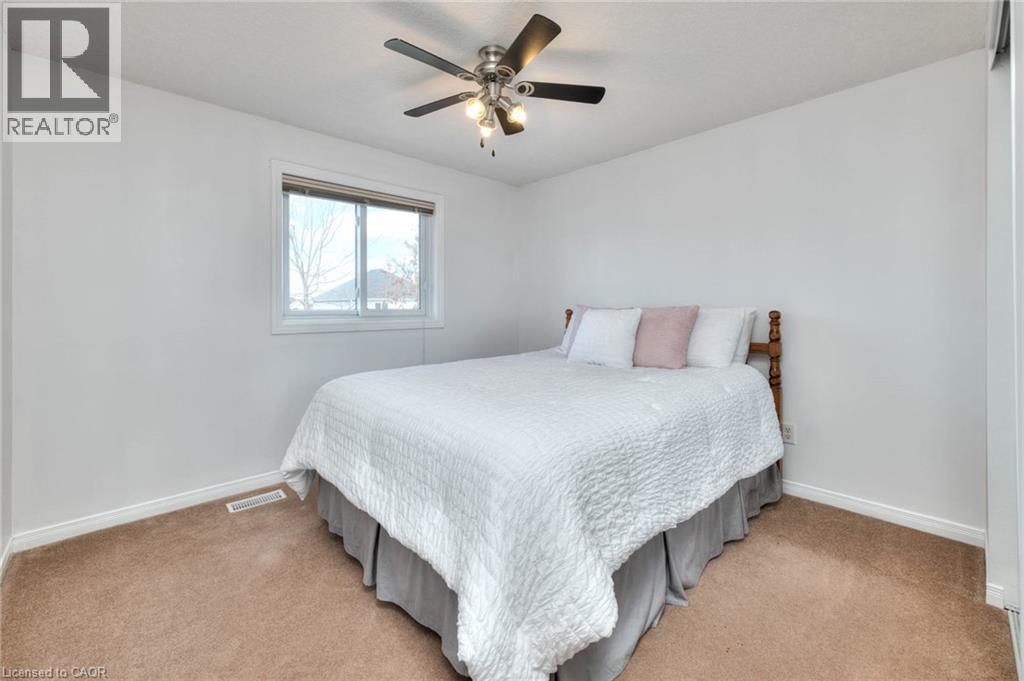 38 Heatherwood Place, Kitchener, ON - Indoor Photo Showing Bedroom