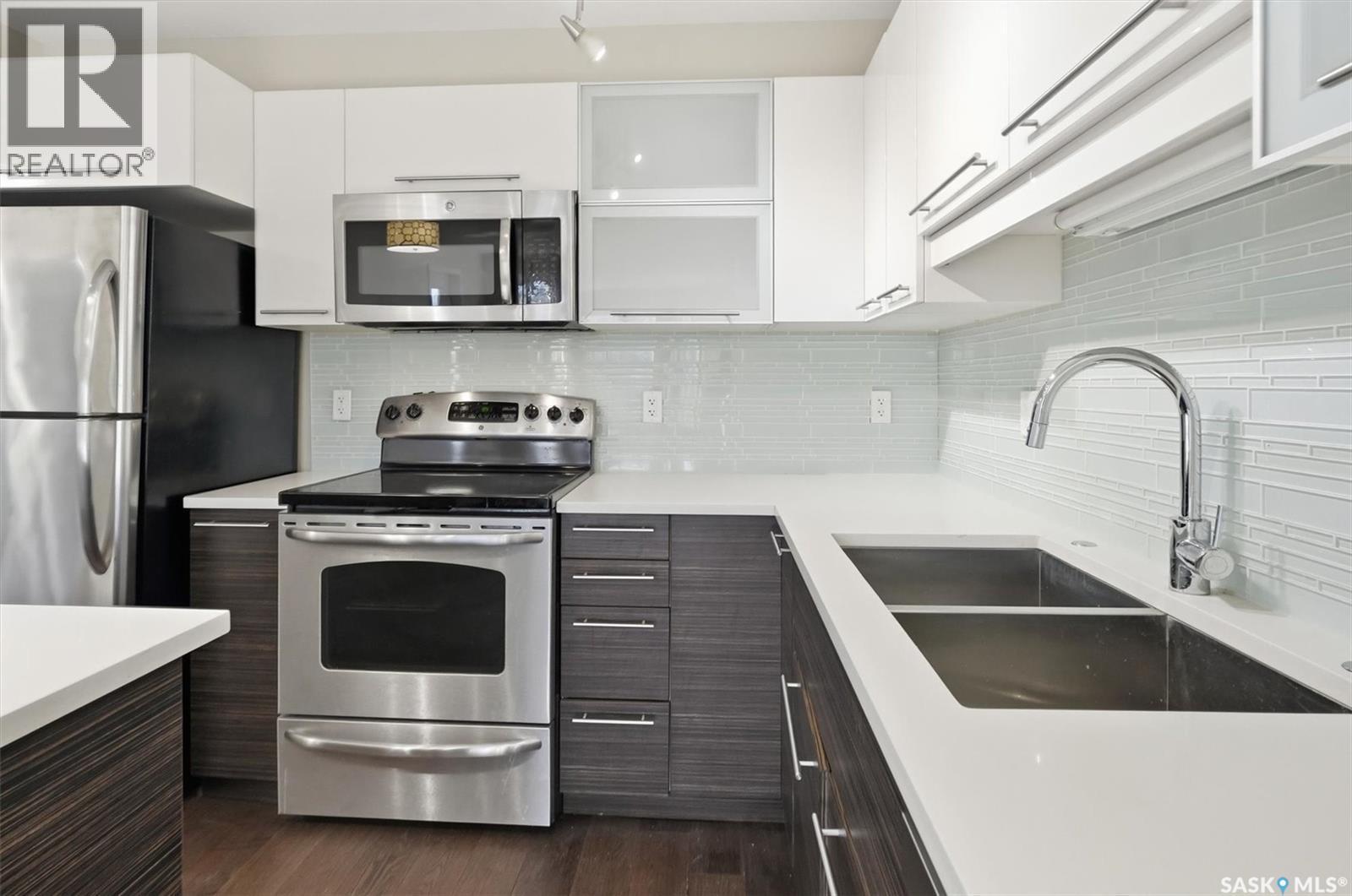 207C 415 Hunter Road, Saskatoon, SK - Indoor Photo Showing Kitchen With Double Sink With Upgraded Kitchen