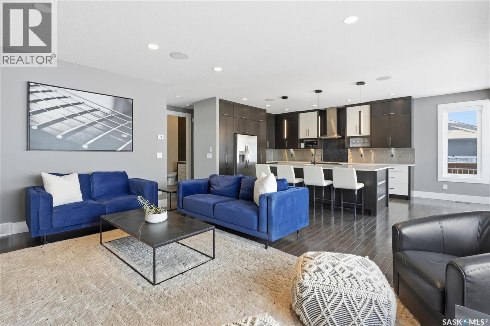 343 Mahabir Court, Saskatoon, SK - Indoor Photo Showing Living Room