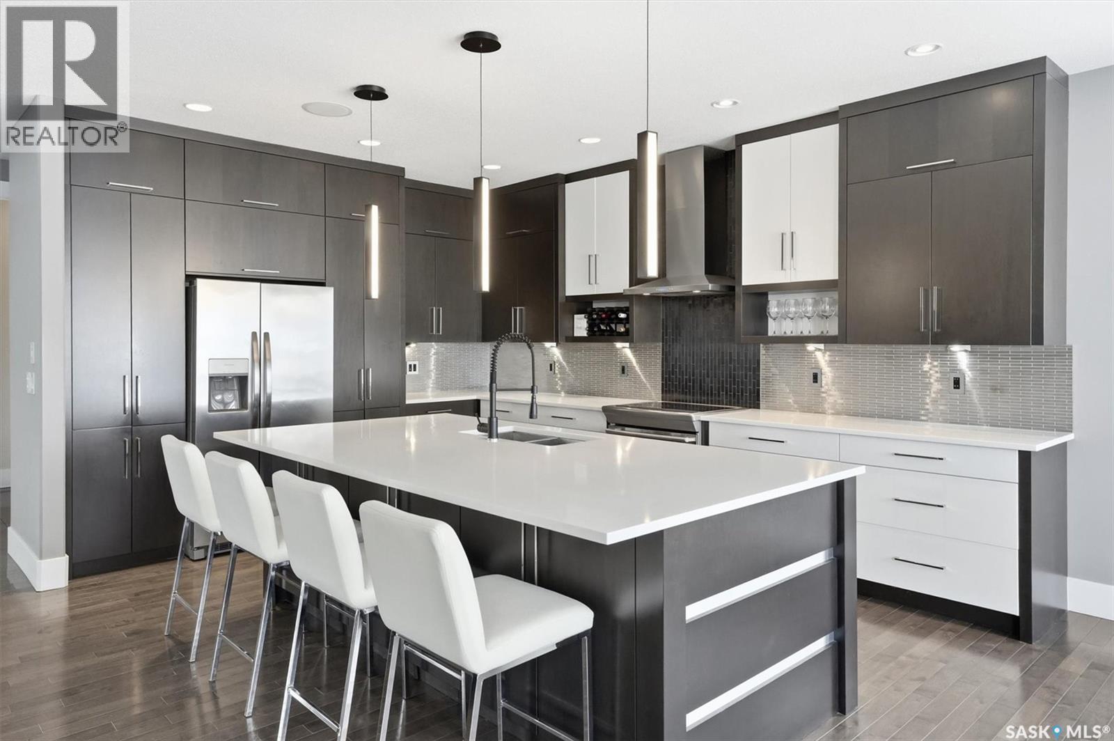 343 Mahabir Court, Saskatoon, SK - Indoor Photo Showing Kitchen With Upgraded Kitchen