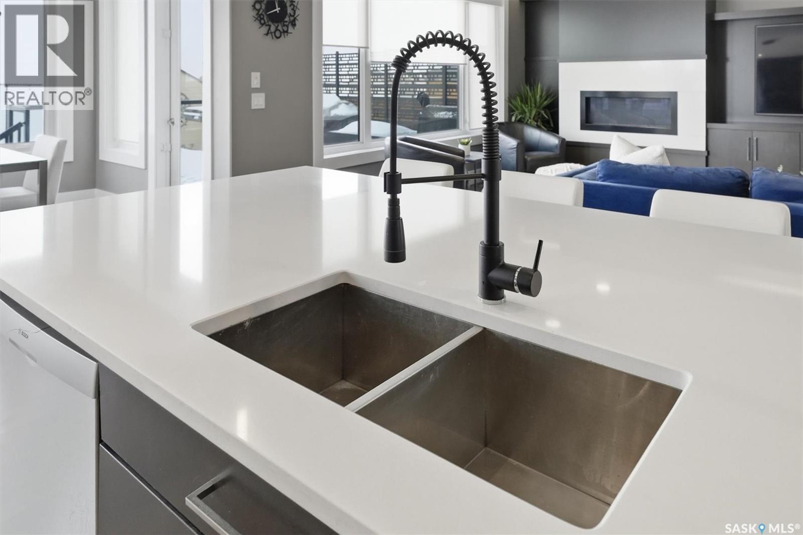 343 Mahabir Court, Saskatoon, SK - Indoor Photo Showing Kitchen With Double Sink