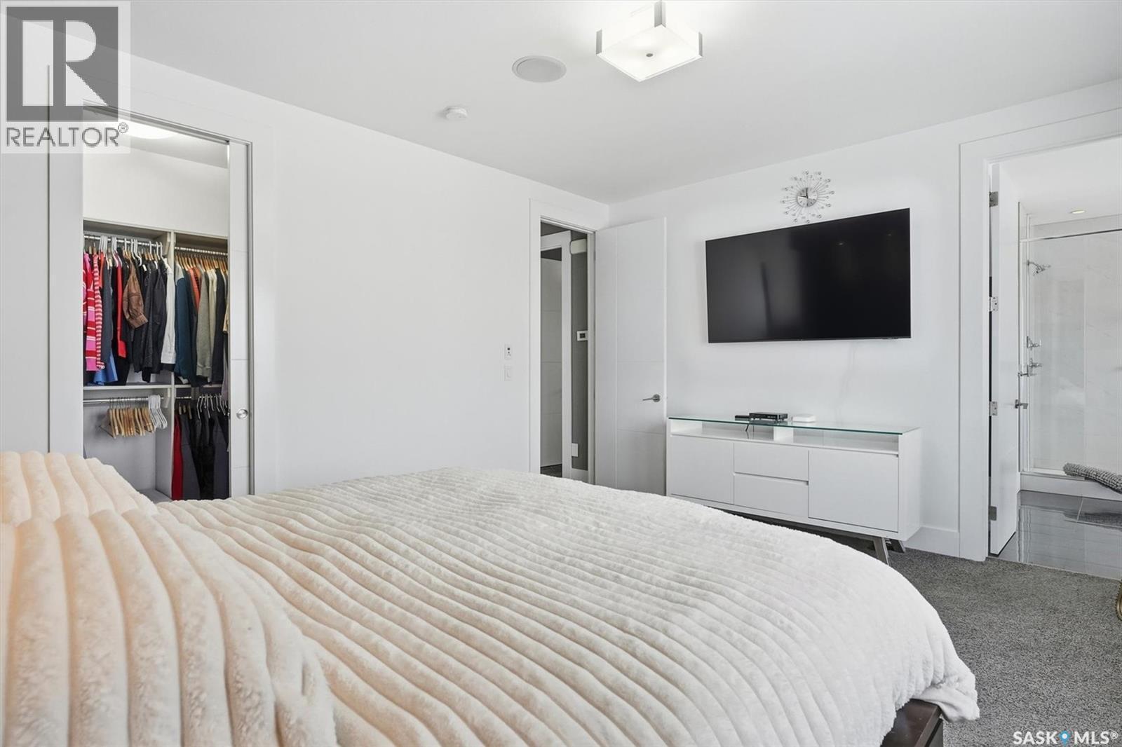343 Mahabir Court, Saskatoon, SK - Indoor Photo Showing Bedroom
