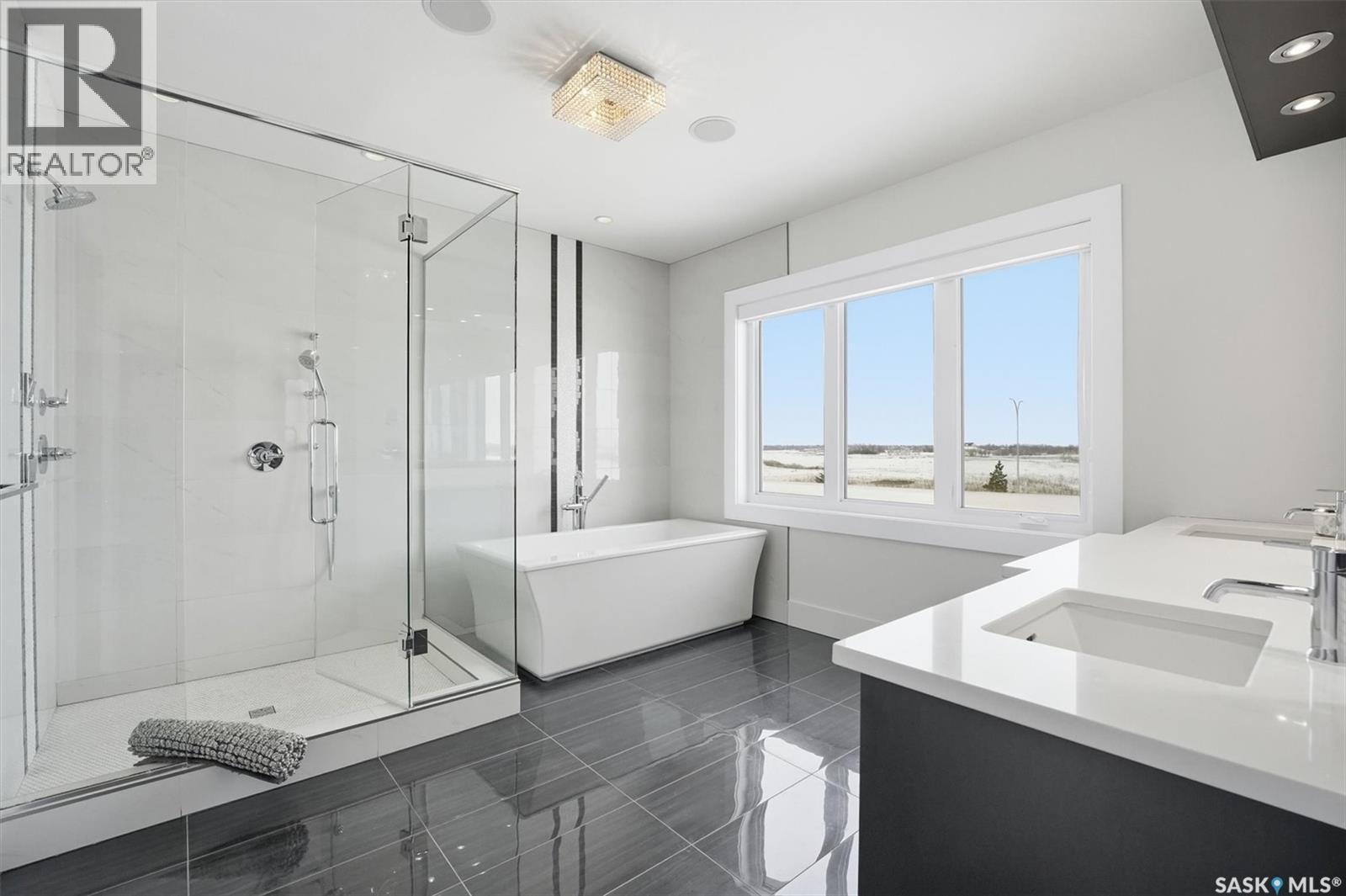 343 Mahabir Court, Saskatoon, SK - Indoor Photo Showing Bathroom