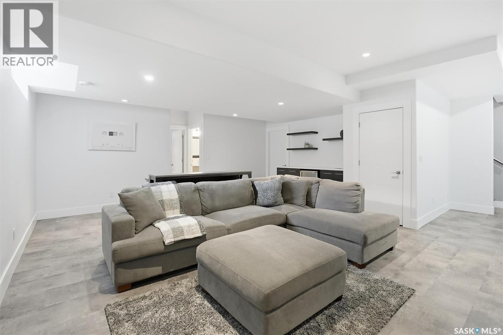 343 Mahabir Court, Saskatoon, SK - Indoor Photo Showing Living Room