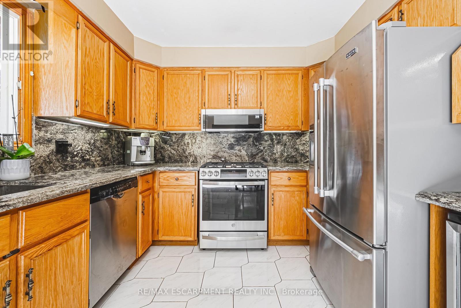 19 Glenhaven Court, Hamilton, ON - Indoor Photo Showing Kitchen