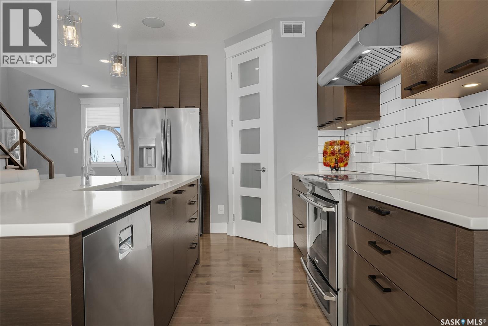 507 Kloppenburg Crescent, Saskatoon, SK - Indoor Photo Showing Kitchen With Upgraded Kitchen