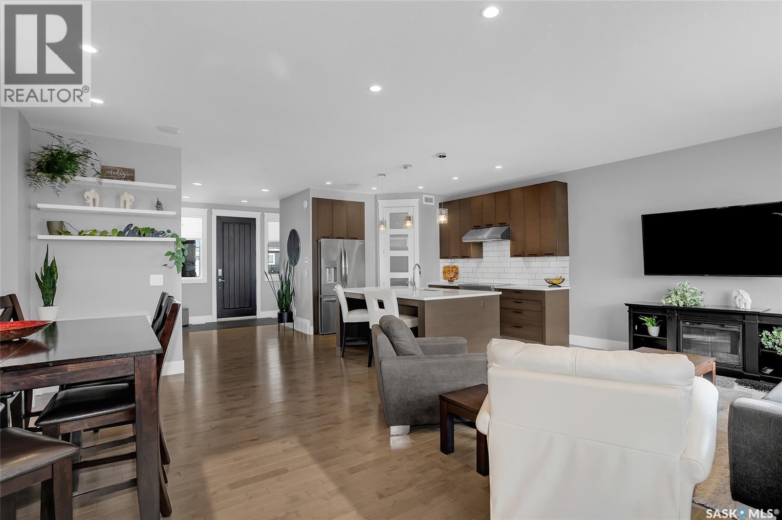 507 Kloppenburg Crescent, Saskatoon, SK - Indoor Photo Showing Living Room